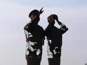 Mather statue of military people